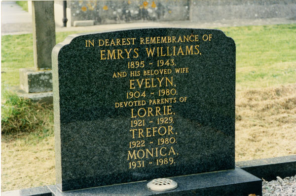 Photograph of the headstone of Emrys Williams, Evelyn Wiliams, Lorrie Williams, Trefor Williams and Monica Williams